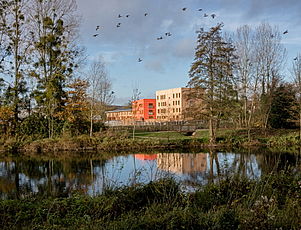 En lien avec son environnement : écovillage et parc des Noés